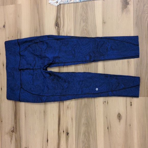 Pristine Lululemon Like Nothing Leggings Antique Sapphire Blue Paisley Size 12 - Picture 3 of 5